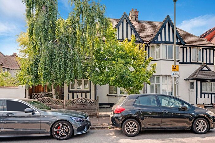 5 Bedroom Semi-Detached House For Sale In Templars Avenue, London, NW11