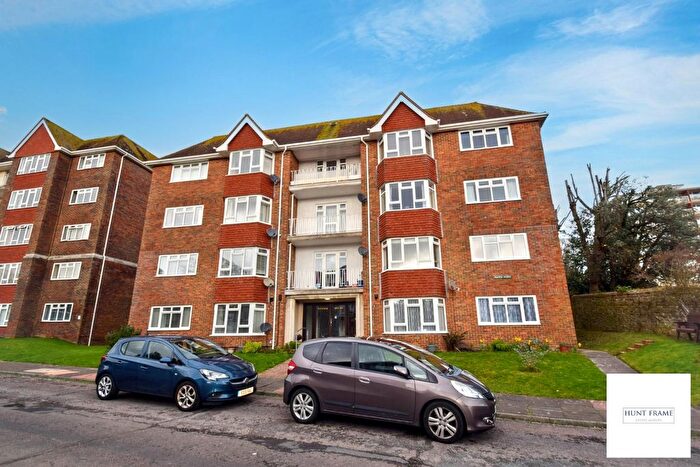 2 Bedroom Flat For Sale In Michel Grove, Eastbourne, BN21