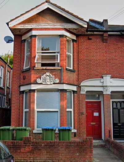 3 Bedroom Flat To Rent In Kenilworth Road, Southampton, SO15