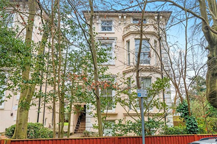 1 Bedroom Flat For Sale In Oak Hill, Surbiton, KT6