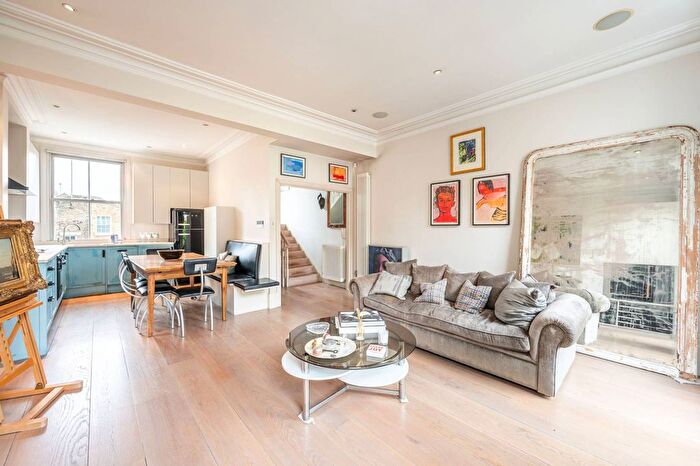 2 Bedroom Flat To Rent In Redburn Street, Chelsea, London, SW3