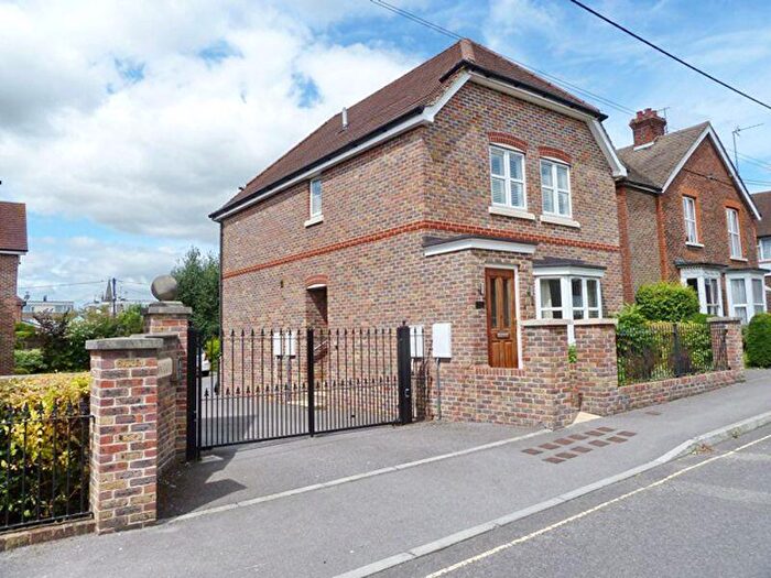 2 Bedroom Flat To Rent In King George Avenue, Petersfield, GU32