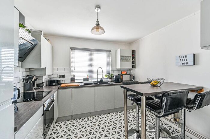 1 Bedroom Flat To Rent In Binfield Road, Stockwell, London, SW4