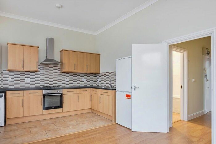 2 Bedroom Flat To Rent In Hoe Street, London E17