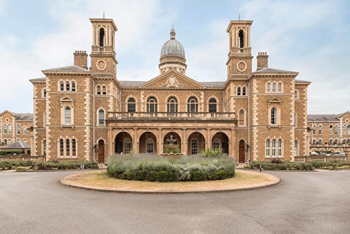 3 Bedroom Penthouse To Rent In Royal Drive London, N11