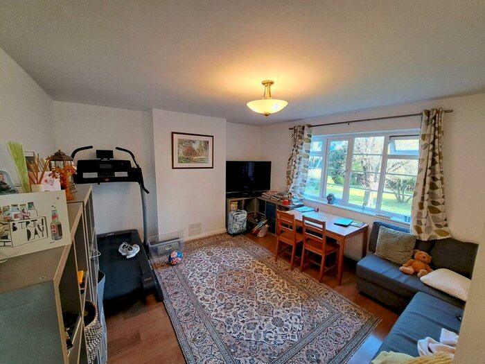 2 Bedroom Flat To Rent In Bedroom Flat &#; Western Road, East Finchley, N2