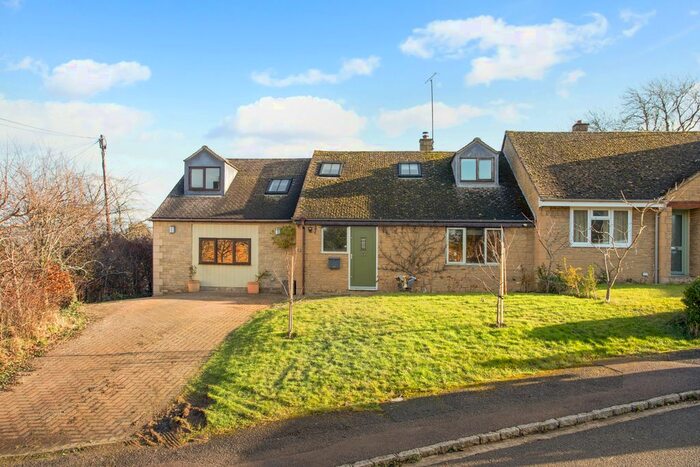 4 Bedroom Semi-Detached House For Sale In Bishops Close, Barford St. Michael, OX15