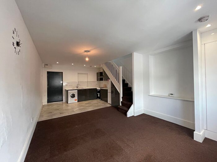 1 Bedroom Flat To Rent In Bury Park Road, Luton, LU1