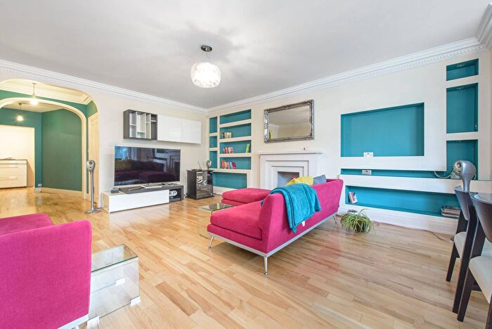 3 Bedroom Flat To Rent In Belsize Park Gardens, Belsize Park, London, NW3