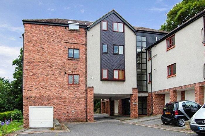 2 Bedroom Flat To Rent In Kirklands Court, Ridgewood Close, Baildon, Shipley, BD17