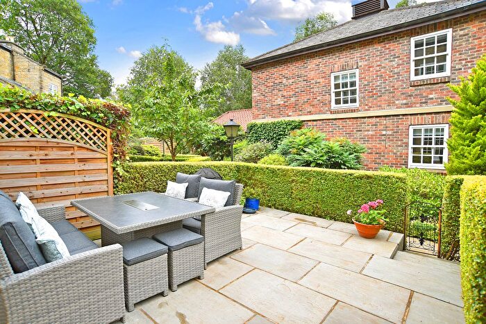 4 Bedroom Terraced House For Sale In Waterside, Knaresborough, HG5