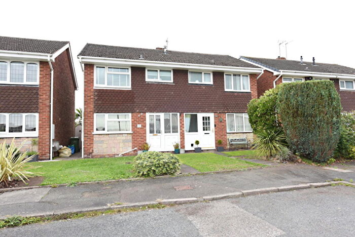 3 Bedroom Semi-Detached House For Sale In Kingswinford, Ranleigh Avenue, DY6