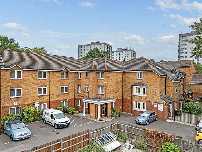 2 Bedroom Flat For Sale In Lewington Court, Hertford Road, Enfield, EN3