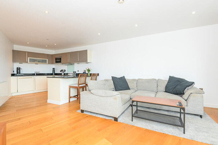 2 Bedroom Apartment For Sale In Wharf Approach, Leeds, LS1