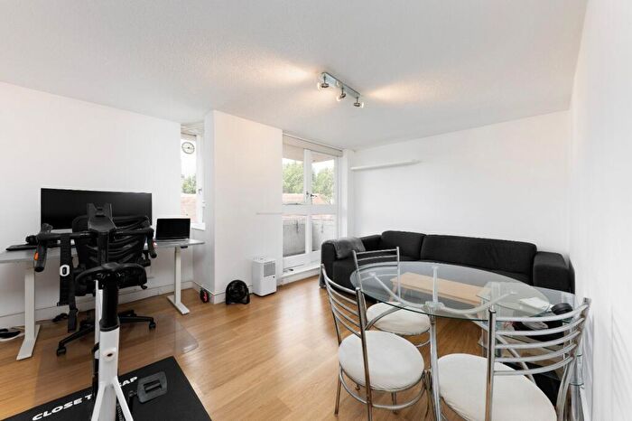 1 Bedroom Apartment For Sale In Burr Close, London, E1W
