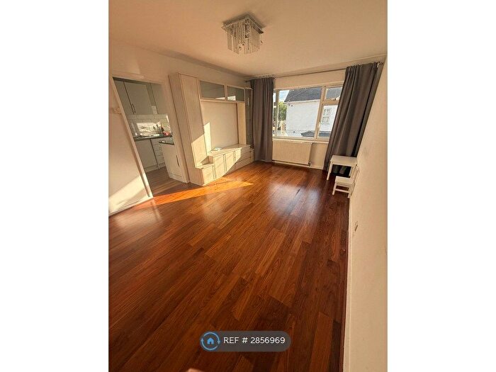 2 Bedroom Flat To Rent In Leyton, London, E10