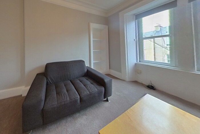 2 Bedroom Flat To Rent In Cathcart Place, Edinburgh, EH11
