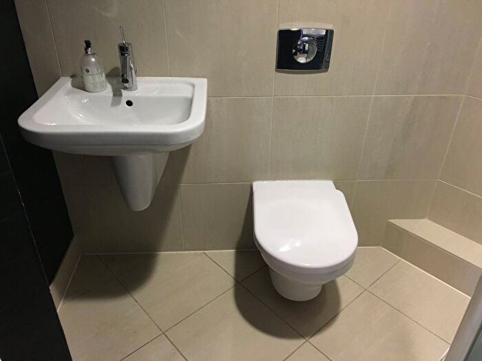 2 Bedroom Flat To Rent In Apartment, Bridgewater Place, Leeds, LS11