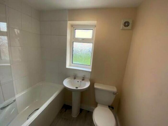 3 Bedroom Flat To Rent In Pilkington Close, Filton, Bristol, BS34