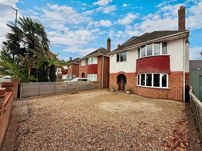 4 Bedroom Detached House For Sale In Castle Lane West, Bournemouth, BH8