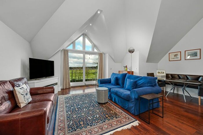 2 Bedroom Flat For Sale In Glenwood House, Wayneflete Place, Esher, Surrey, KT10