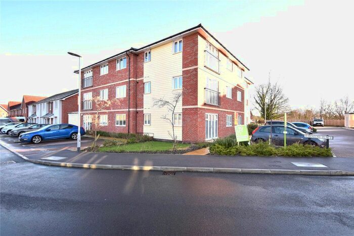 2 Bedroom Flat To Rent In Henlow Place, Farnborough GU14