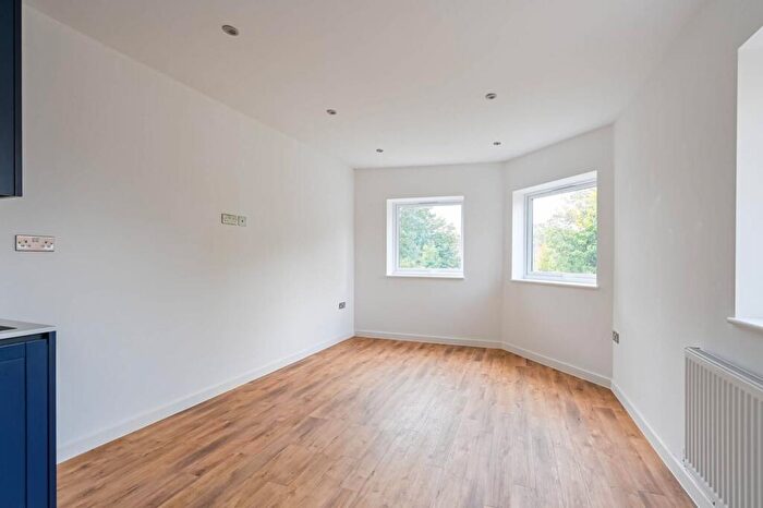 1 Bedroom Flat For Sale In Pembury Road, Tottenham, London, N17