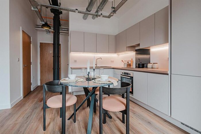 1 Bedroom Apartment For Sale In Bradford Road, Manchester, M40