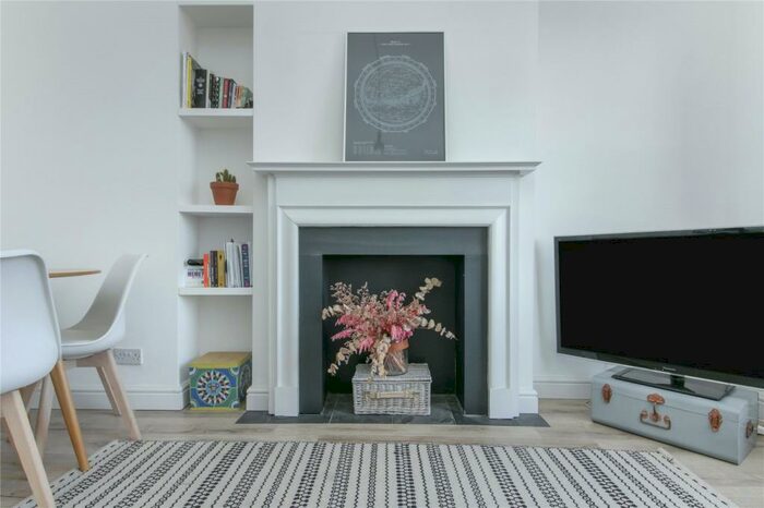 2 Bedroom Apartment To Rent In Gateway Mews, Shacklewell Lane, London, E8