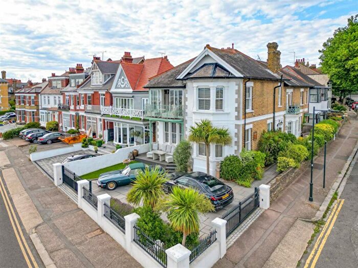 2 Bedroom Maisonette For Sale In Westcliff Parade, Westcliff-On-Sea, SS0