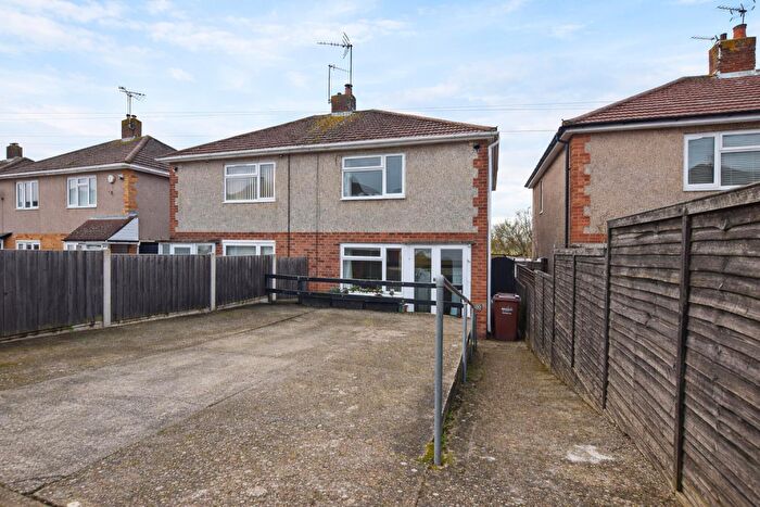 2 Bedroom Semi Detached House For Sale In Crestway, Chatham, ME5