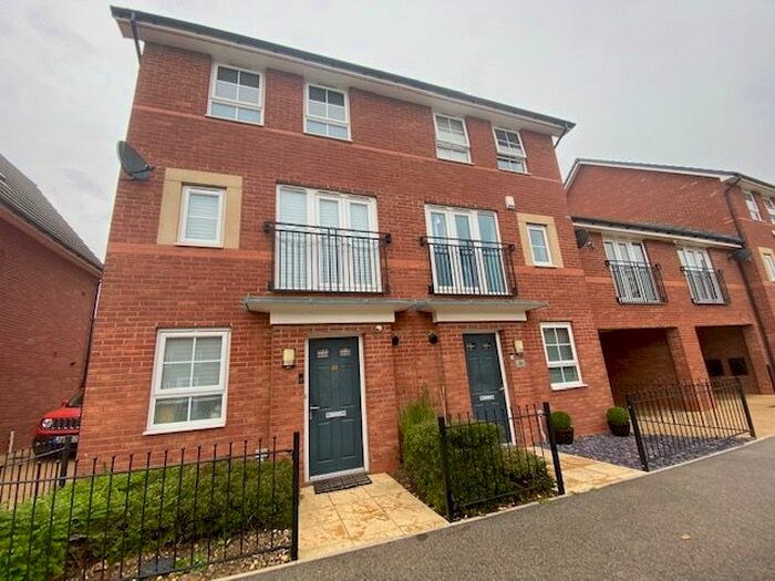 4 Bedroom Property To Rent In Cicero Crescent, Fairfields, Milton Keynes, MK11