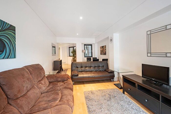 1 Bedroom Flat To Rent In Britton Street, Clerkenwell, London, EC1M