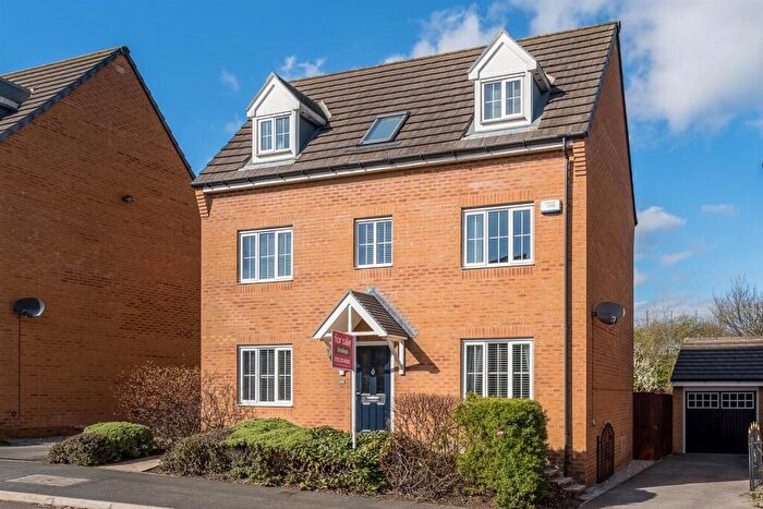 4 Bedroom Detached House For Sale In Waggon Road, Leeds, LS10