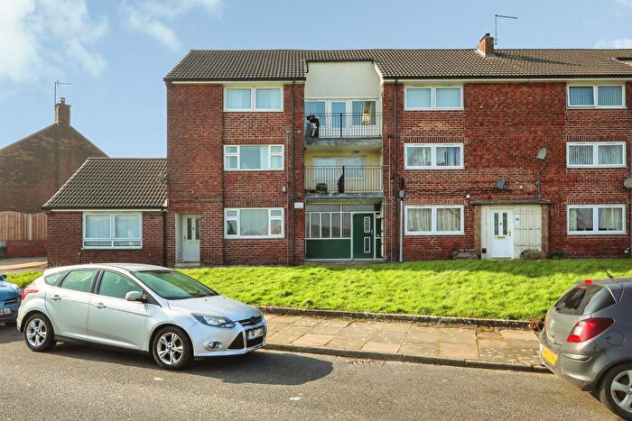 2 Bedroom Flat For Sale In Treefield Close, Wingfield, Rotherham, S61