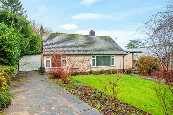 4 Bedroom Detached Bungalow To Rent In Bedroom Detached Chalet Bungalow In Caterham Valley, CR3