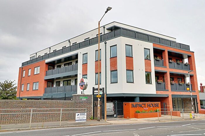 2 Bedroom Flat For Sale In High Road, Chigwell, IG7