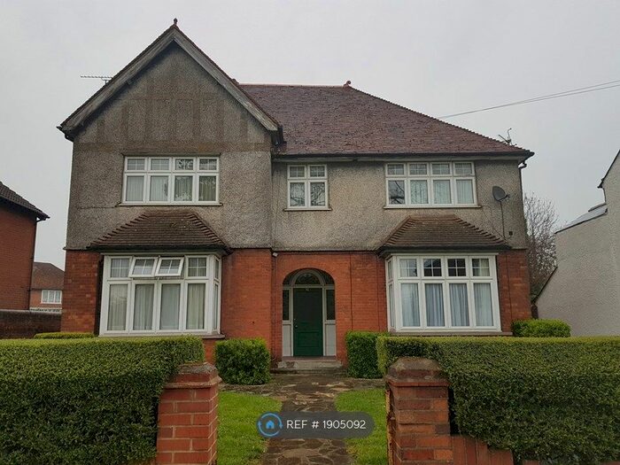 Studio To Rent In Tring Road, Aylesbury, HP20