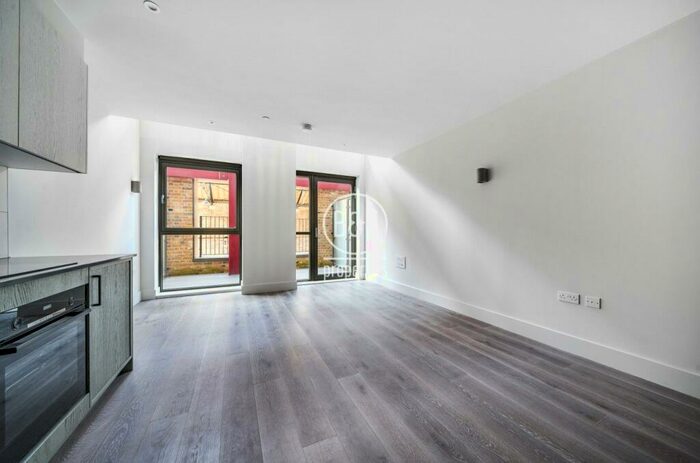 3 Bedroom Apartment To Rent In Windsor Square, Royal Arsernal Riverside, London, SE18