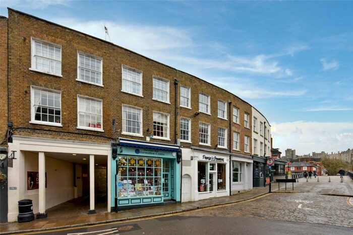2 Bedroom Duplex To Rent In High Street, Eton, Windsor, Berkshire, SL4
