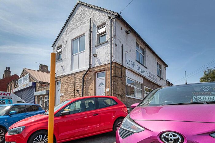 2 Bedroom Flat To Rent In Luck Lane, Paddock, Huddersfield, HD1
