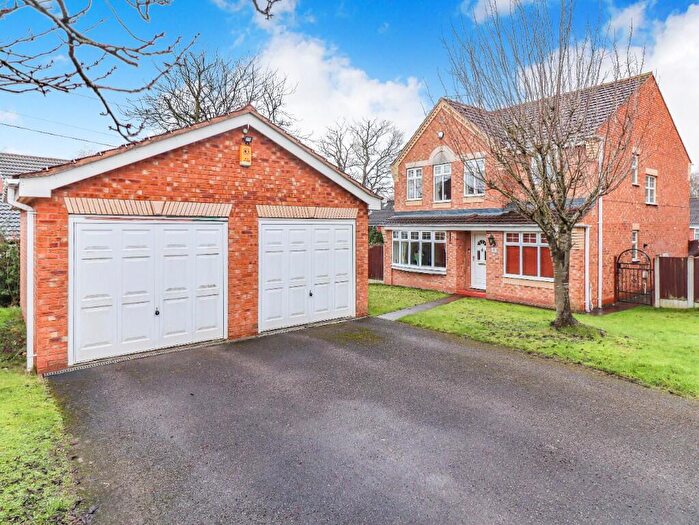 4 Bedroom Detached House For Sale In Hawksley Court, Morley, Leeds, West Yorkshire, LS27