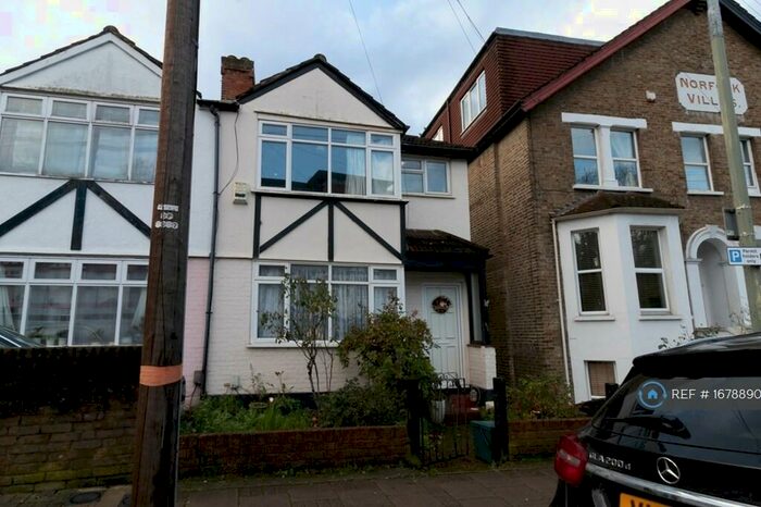 3 Bedroom Semi-Detached House To Rent In Ravensbourne Road, Bromley South, BR1