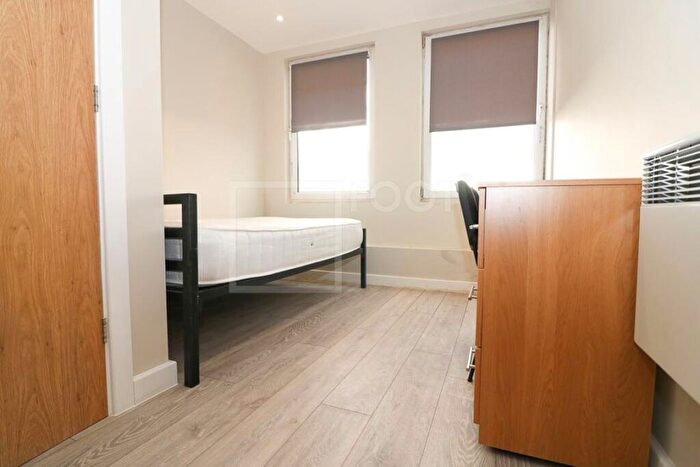 Flat To Rent In Colonnade House, Bradford, BD1