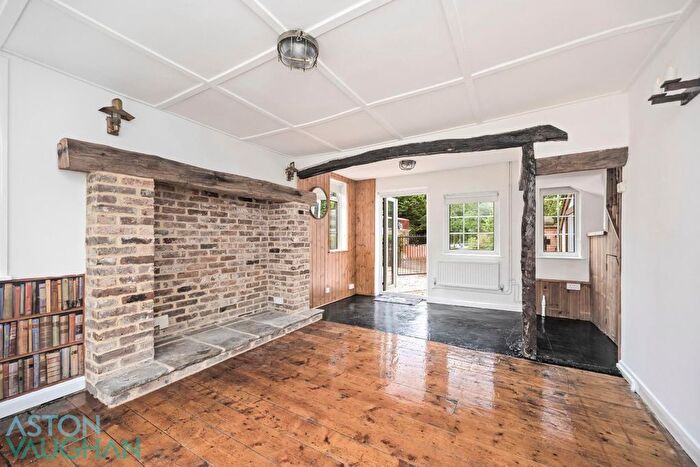 2 Bedroom Detached House To Rent In Cedars Gardens, Brighton, BN1