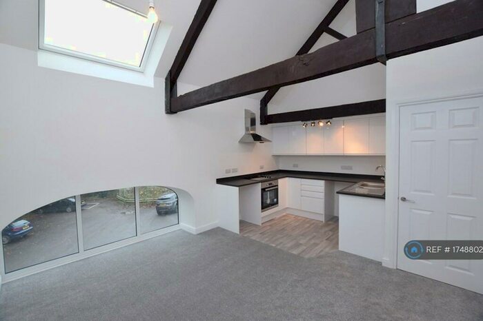 2 Bedroom Flat To Rent In St. Hughs, Radstock, BA3