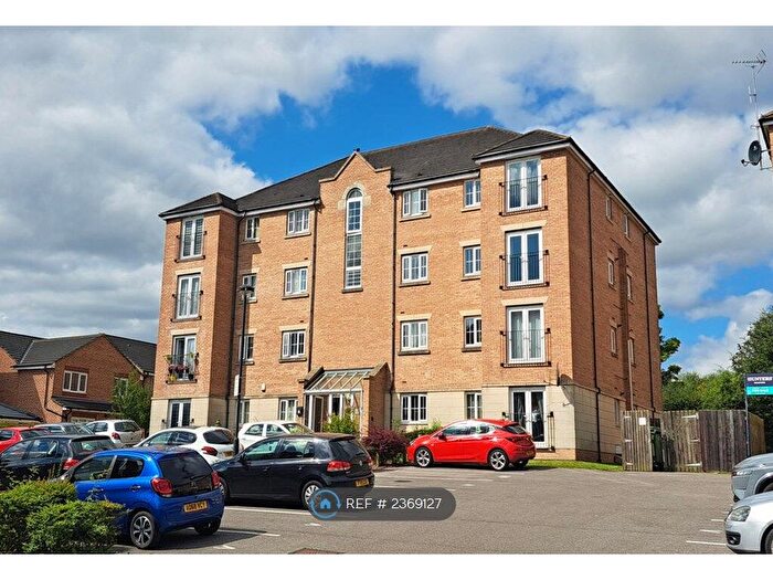2 Bedroom Flat To Rent In Sandhill Close, Bradford, BD8