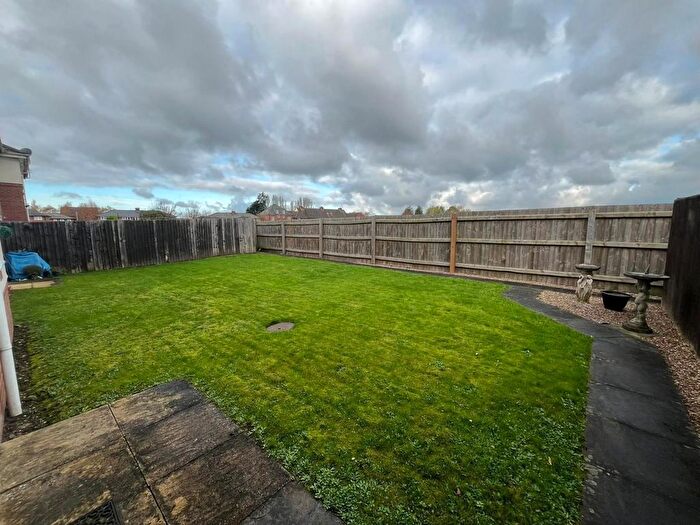 2 Bedroom Flat To Rent In Cygnet Drive, Tamworth, Staffordshire, B79