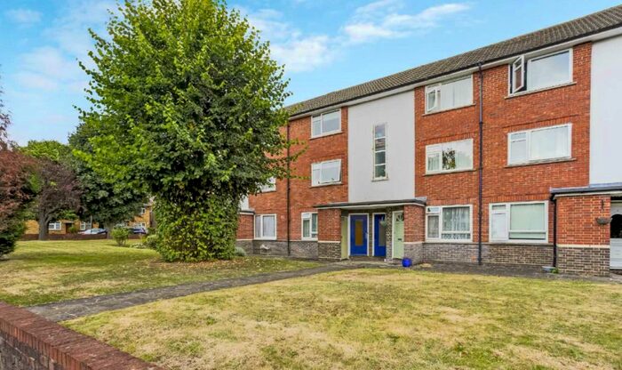 2 Bedroom Maisonette To Rent In Stanley Road, South Sutton, Surrey, SM2
