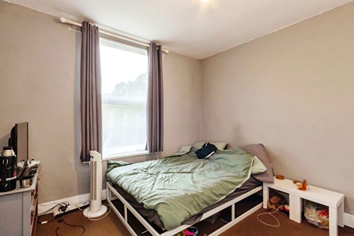 3 Bedroom End Of Terrace House For Sale In St. Stephens Road, Nottingham, NG2